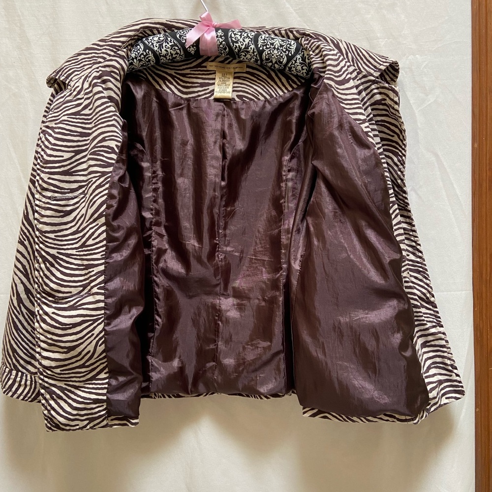 E-COL-GIE, small, brown, and zebra striped jacket with dark brown buttons.